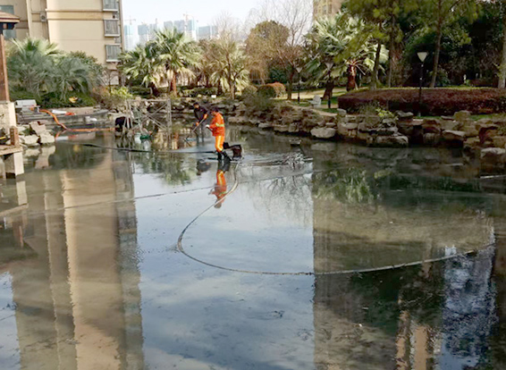 临川景观池淤泥清理